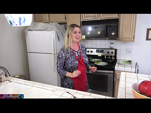 ❤️ Matrigna che lo munge in cucina prima del suo appuntamento ❌ Porno fbal it.sexvideogif.ru ❌